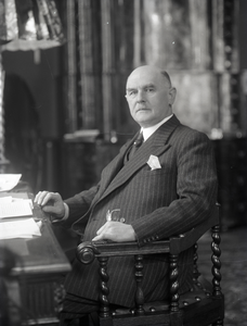 104131 Portret van jhr. mr. dr. L.H.N. Bosch ridder van Rosenthal, geboren 1884, commissaris van de Koningin in de ...